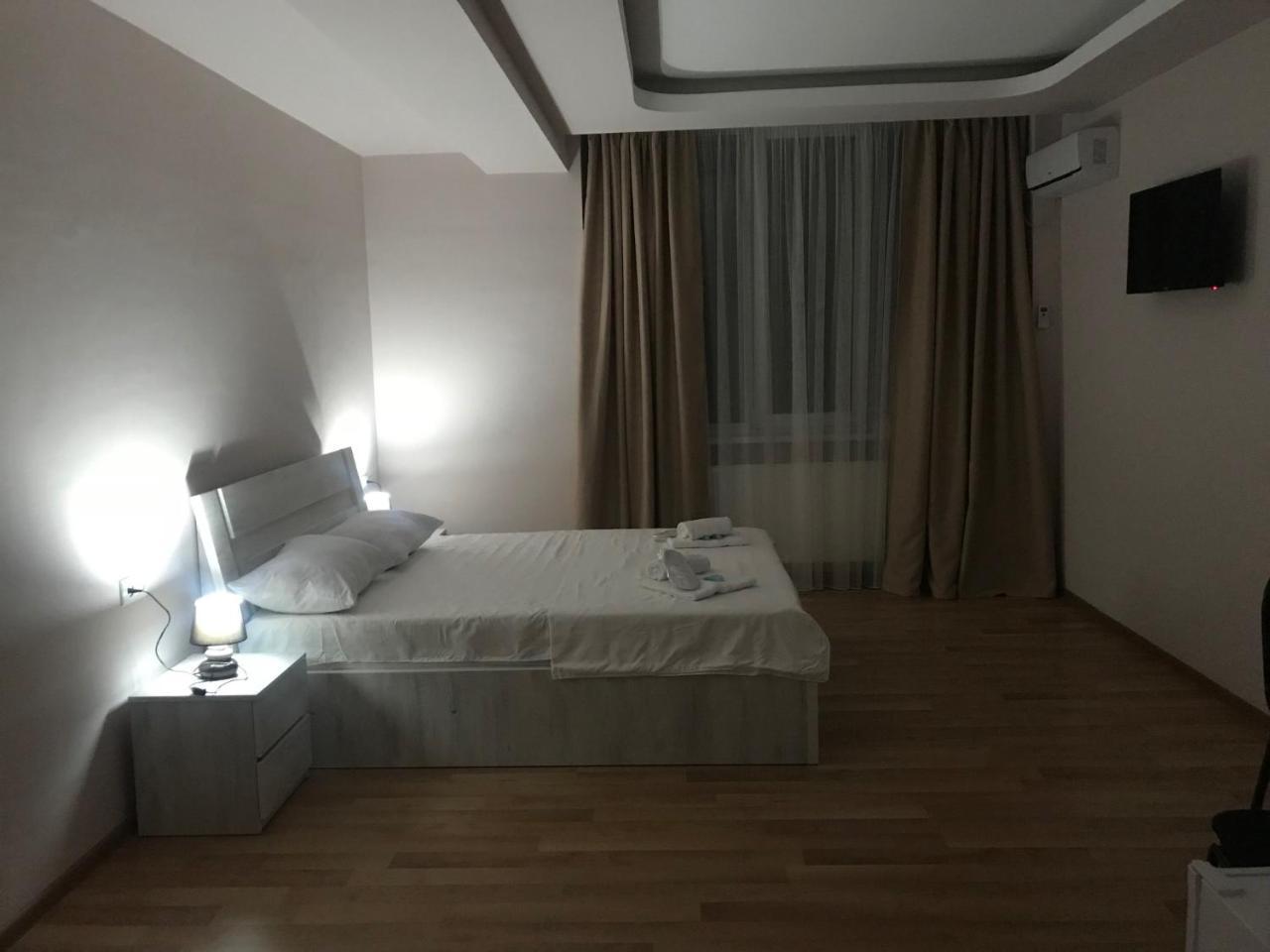 Hotel Caucasus Tbilisi Bagian luar foto