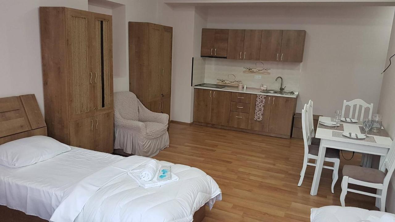 Hotel Caucasus Tbilisi Bagian luar foto
